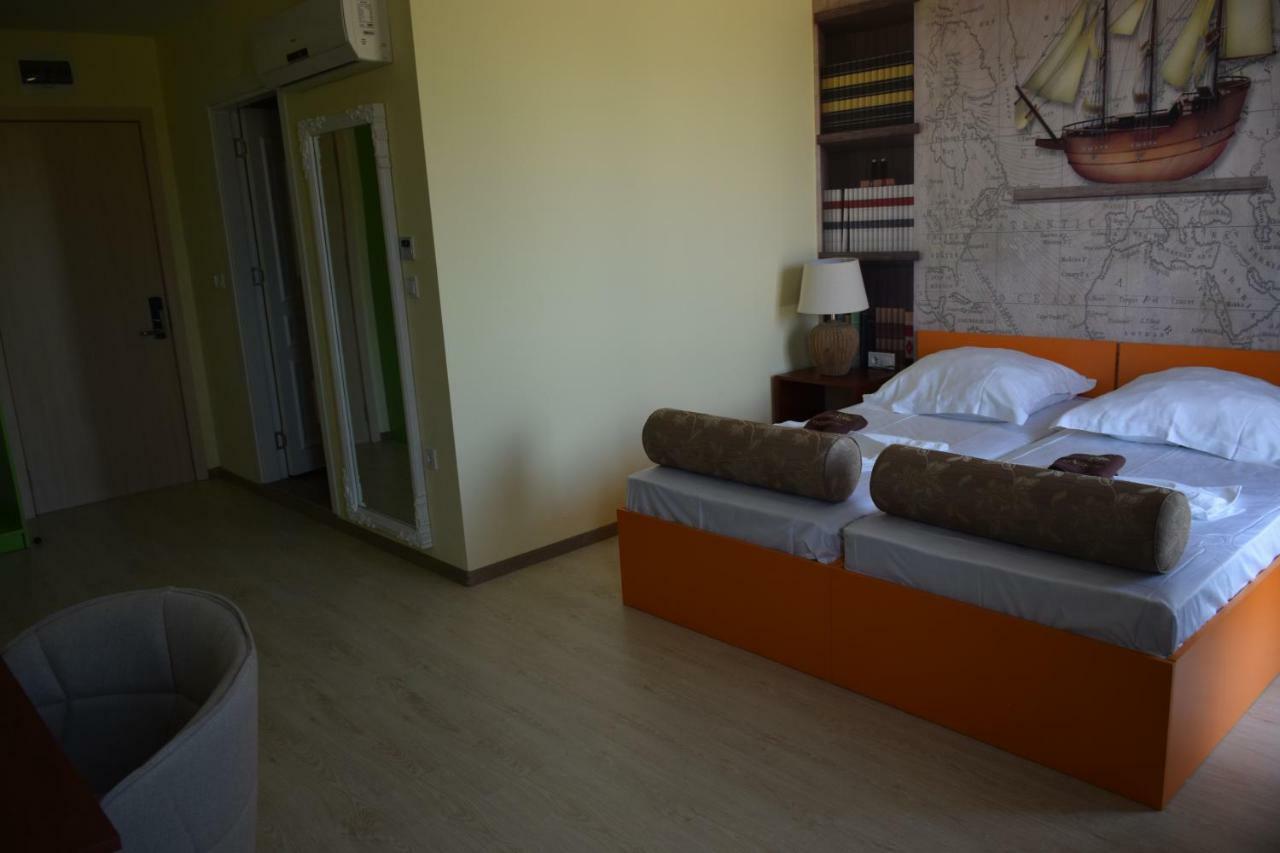 Hotel Camp And Pool Kranevo Exterior foto